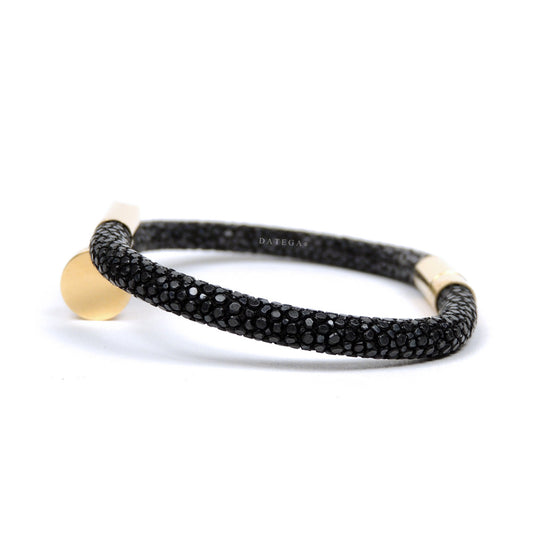 Nail Yellow Gold Black Stingray