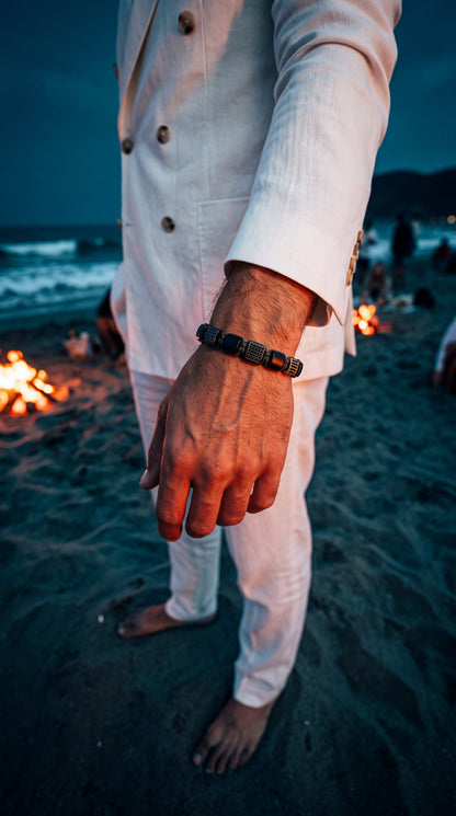 The Cairo Flatbead - Onyx & Yellow Gold