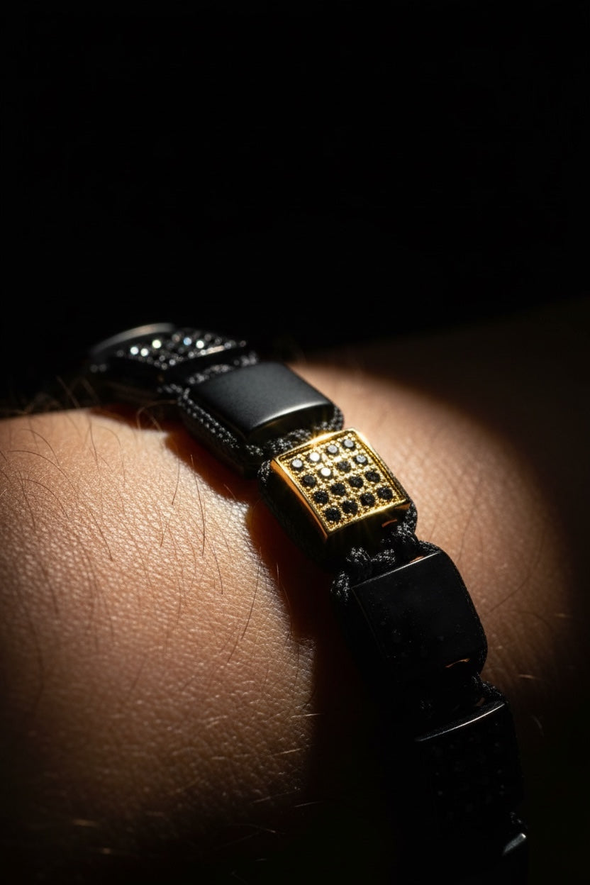 The Cairo Flatbead - Onyx & Yellow Gold