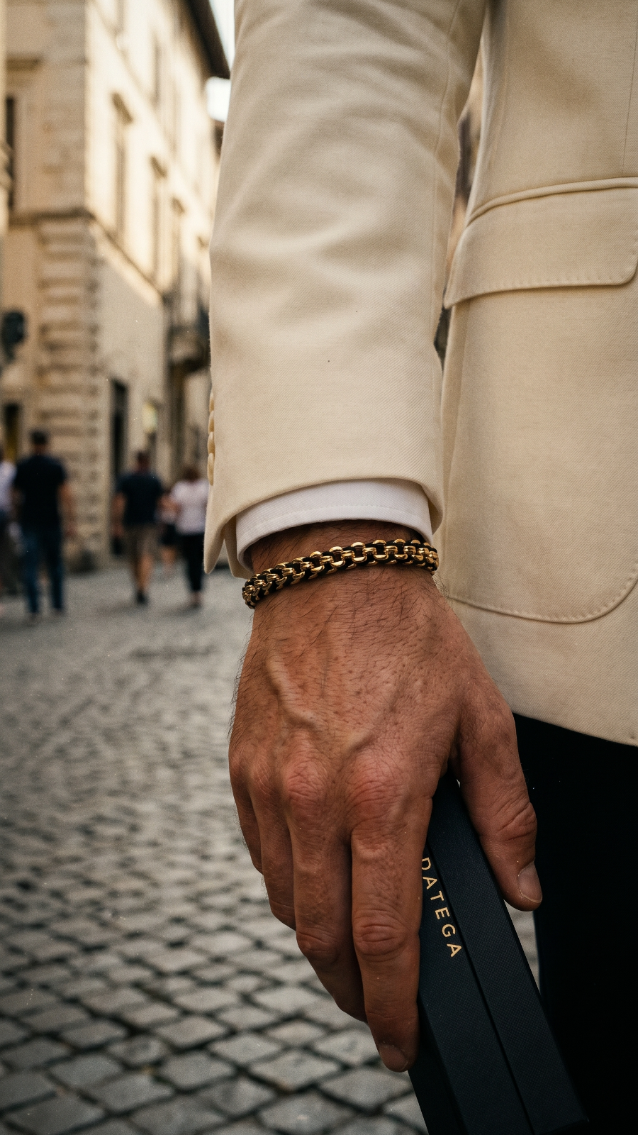Edge: Black & Gold