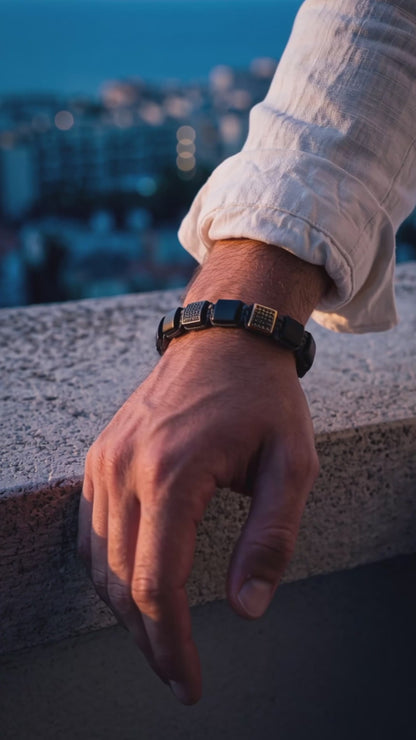 The Cairo Flatbead - Onyx & Yellow Gold