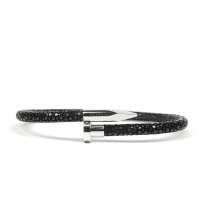 Nail White Gold Black Stingray