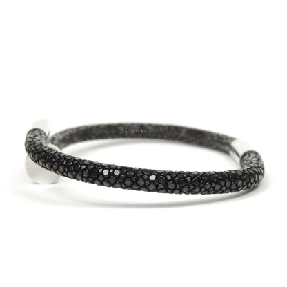 Nail White Gold Black Stingray