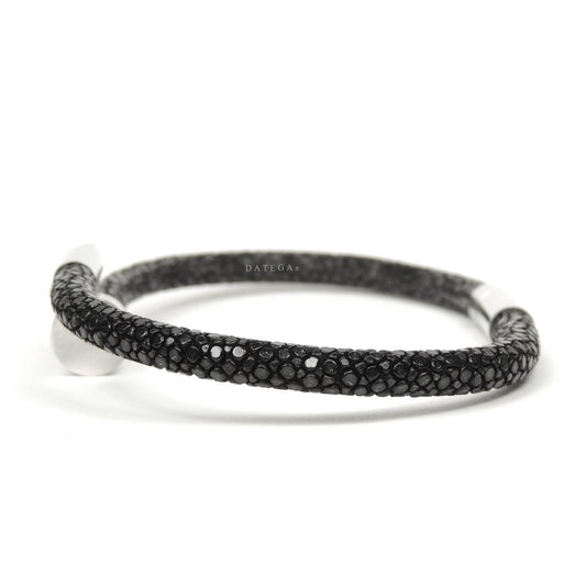 Nail White Gold Black Stingray