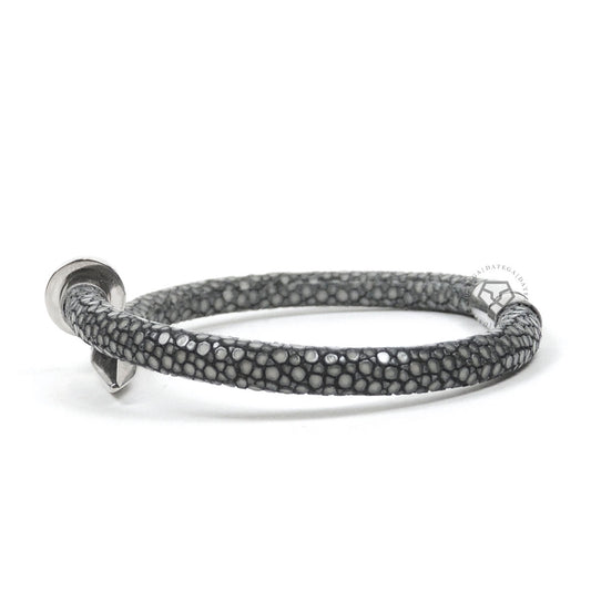 Nail White Gold Gray Stingray